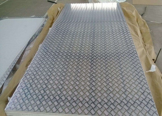 China 2000 mm - 6000 mm lengte aluminium geruite plaat gefreesde afwerking leverancier
