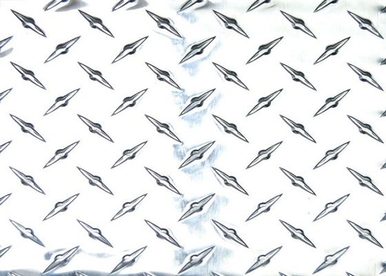 China Het Aluminiumbladen 4x8, Aangepaste 1050 Aluminiumplaat van de diamantplaat voor Vloer leverancier